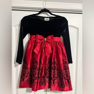 Beautiful Velvet Christmas Dress. Red and Black. long Sleeved. Size 8. Girls